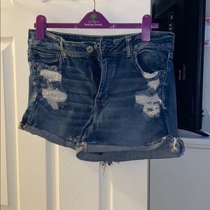 Size 16 stretchy AE jeans short